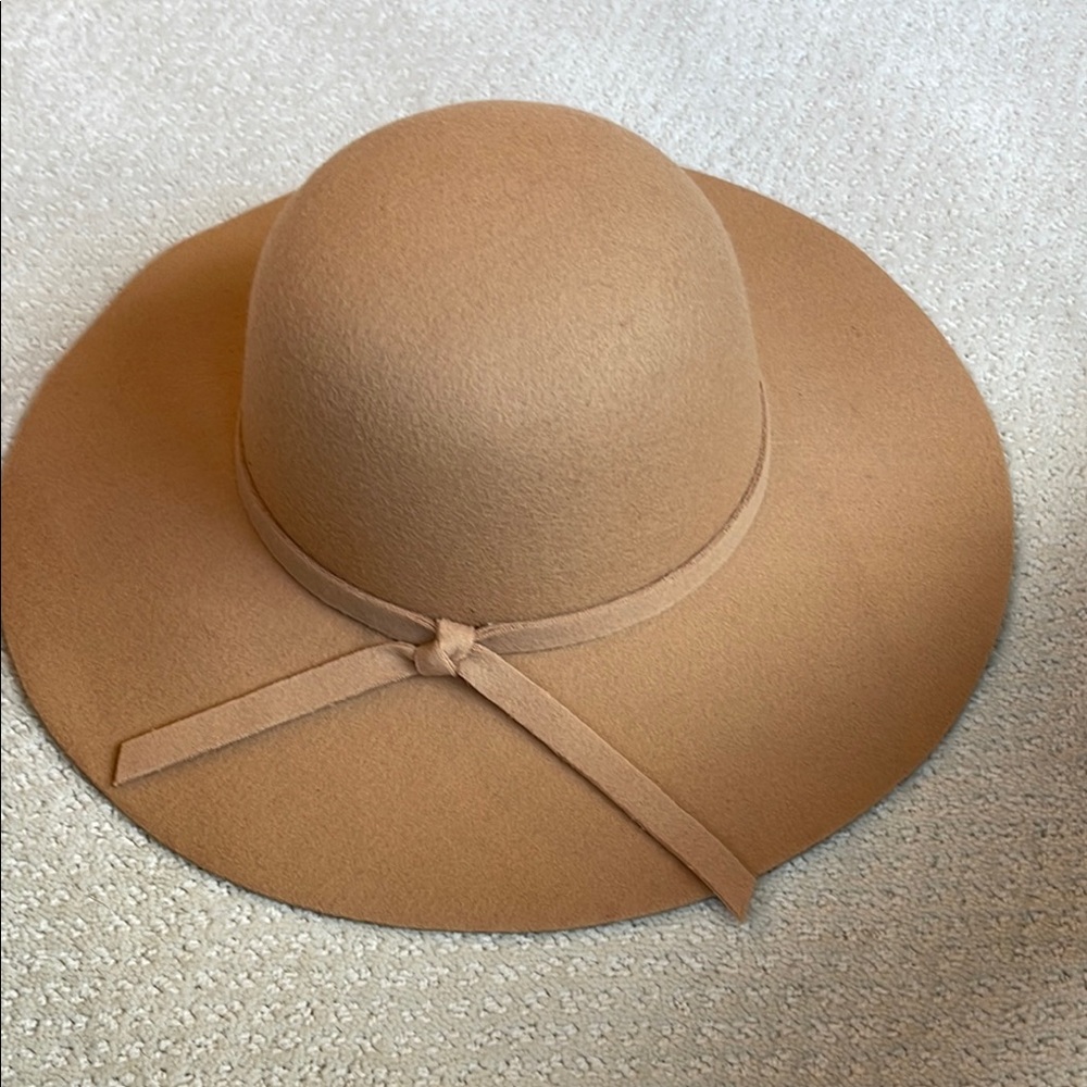 Tan Wide-Brim Felt Hat with Simple Band